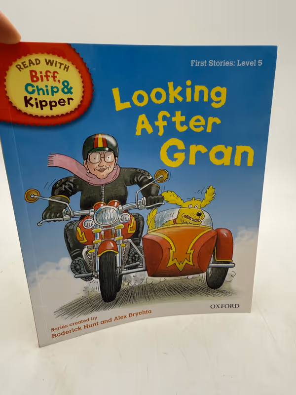 Looking after Gran (Read with Biff, Chip and Kipper: First Stories, Level 5)